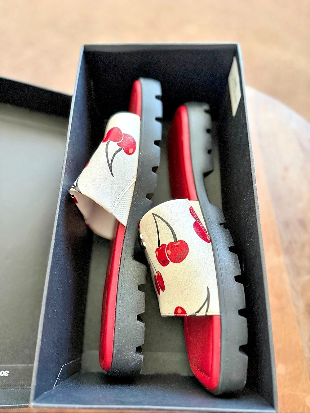 Coach Florence Cherry Print Slide Sandal Red & Cream 8.5 - Picture 2 of 4